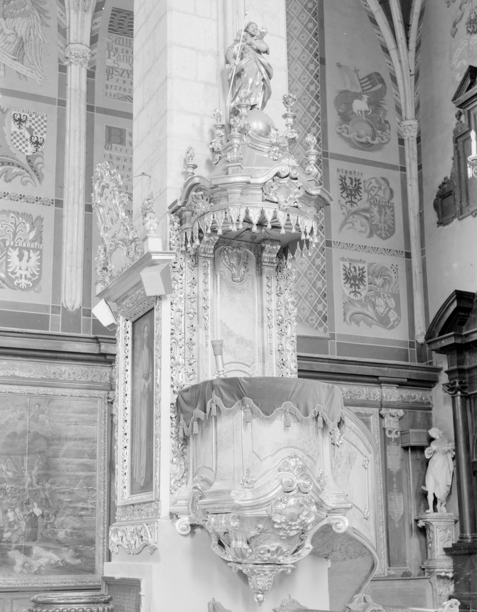 kościół katedralny pw. Narodzenia Najświętszej Marii Panny - wnętrze: ambona, skan 1