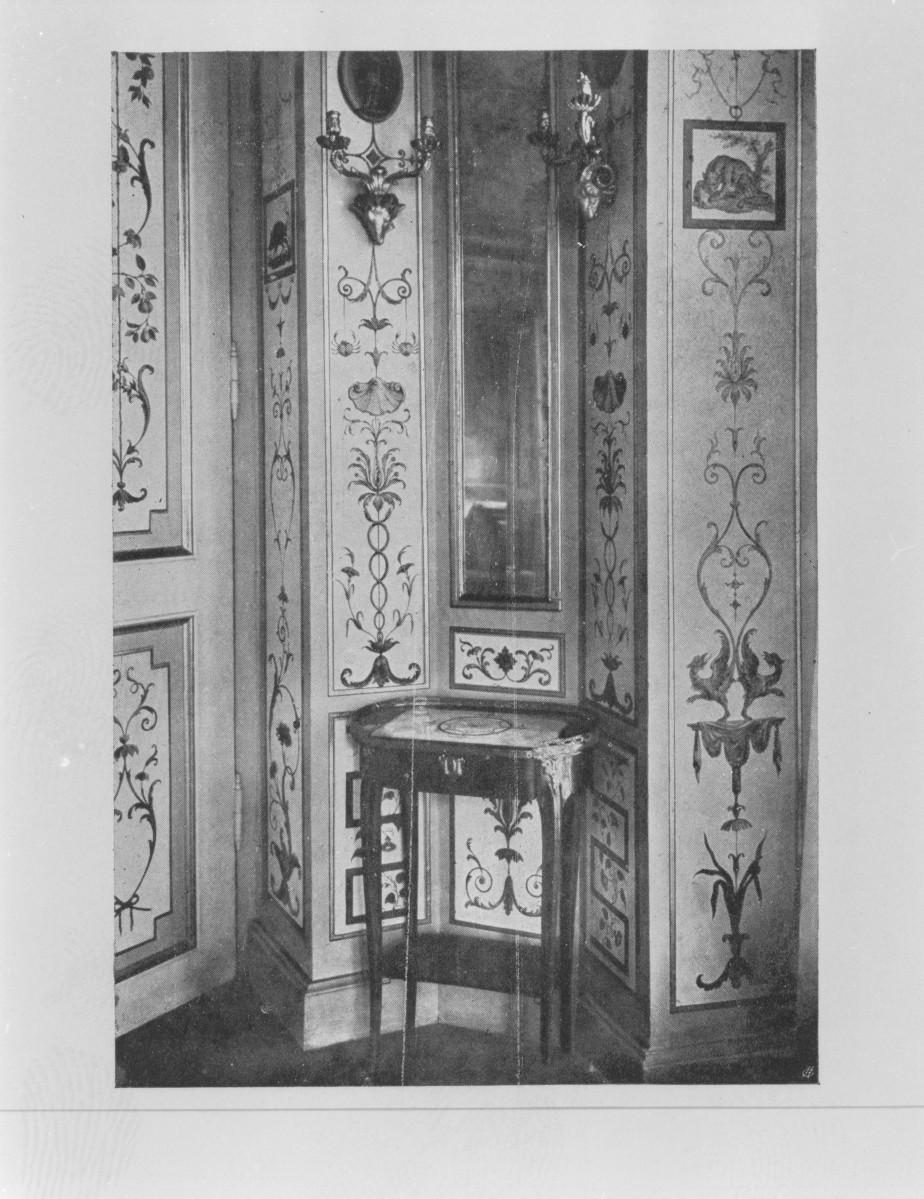 Łazienki Królewskie. Biały Dom - sala jadalna. Stan z ok. 1918 roku. 
 Reprodukcja z A. Lauterbach "Styl Stanisława Augusta - Klasycyzm Warszawski XVIII" 1918 rok, skan 1