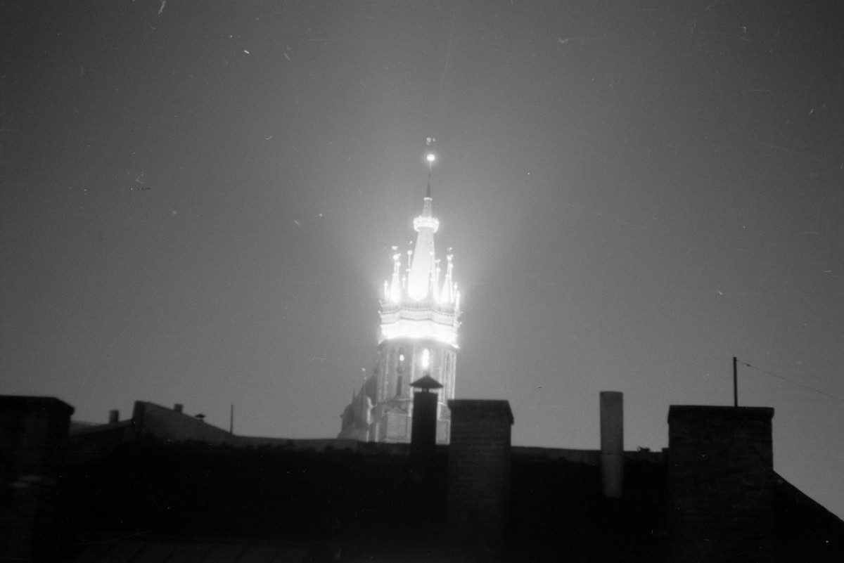 kościół Mariacki - wieża w nocy, skan 1