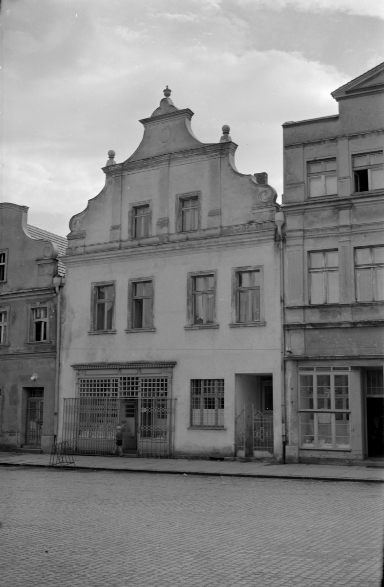 kamienica, Rynek 4 - elewacja frontowa, skan 1