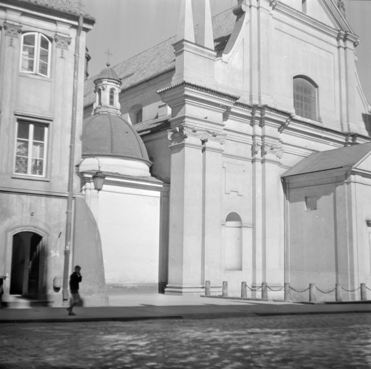 kościół pw. św. Jacka, Dominikanów - fragment elewacji frontowej i kaplica Kototwskich, 1691-4 Tylman v. Gameren, skan 1