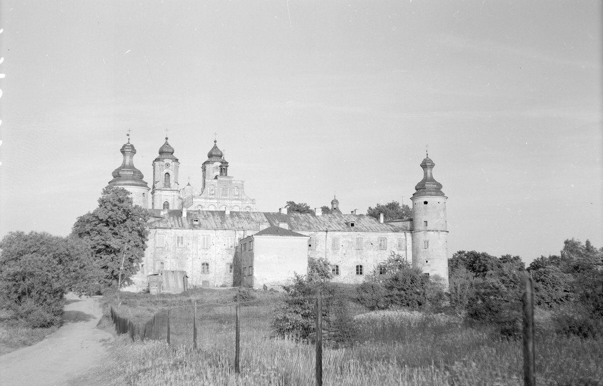bazylika i kościół M.B. Częstochowskiej - widok ogólny, skan 1