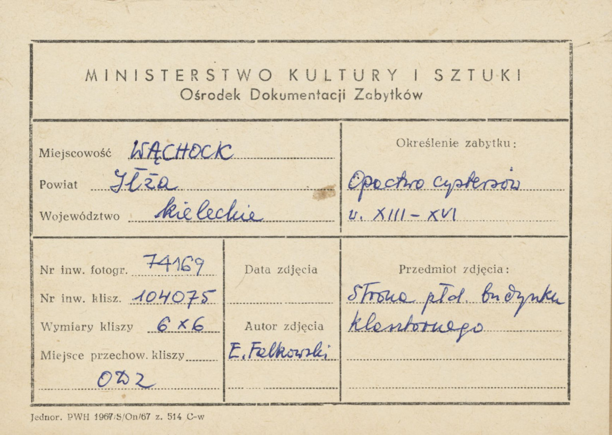 Zespół opactwa Cystersów - fragment płd. elewacji klasztoru, widok od strony płd. - wsch. - metryczka, skan 1
