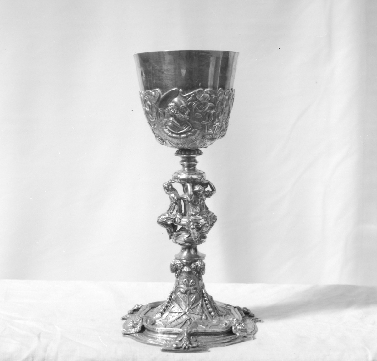 kościół parafialny pw. św. Anny - wnętrze: kielich ok. 1730, skan 1