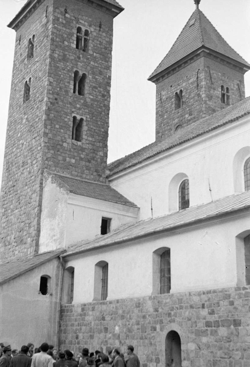 opactwo, wieża, fragment klasztoru, skan 1