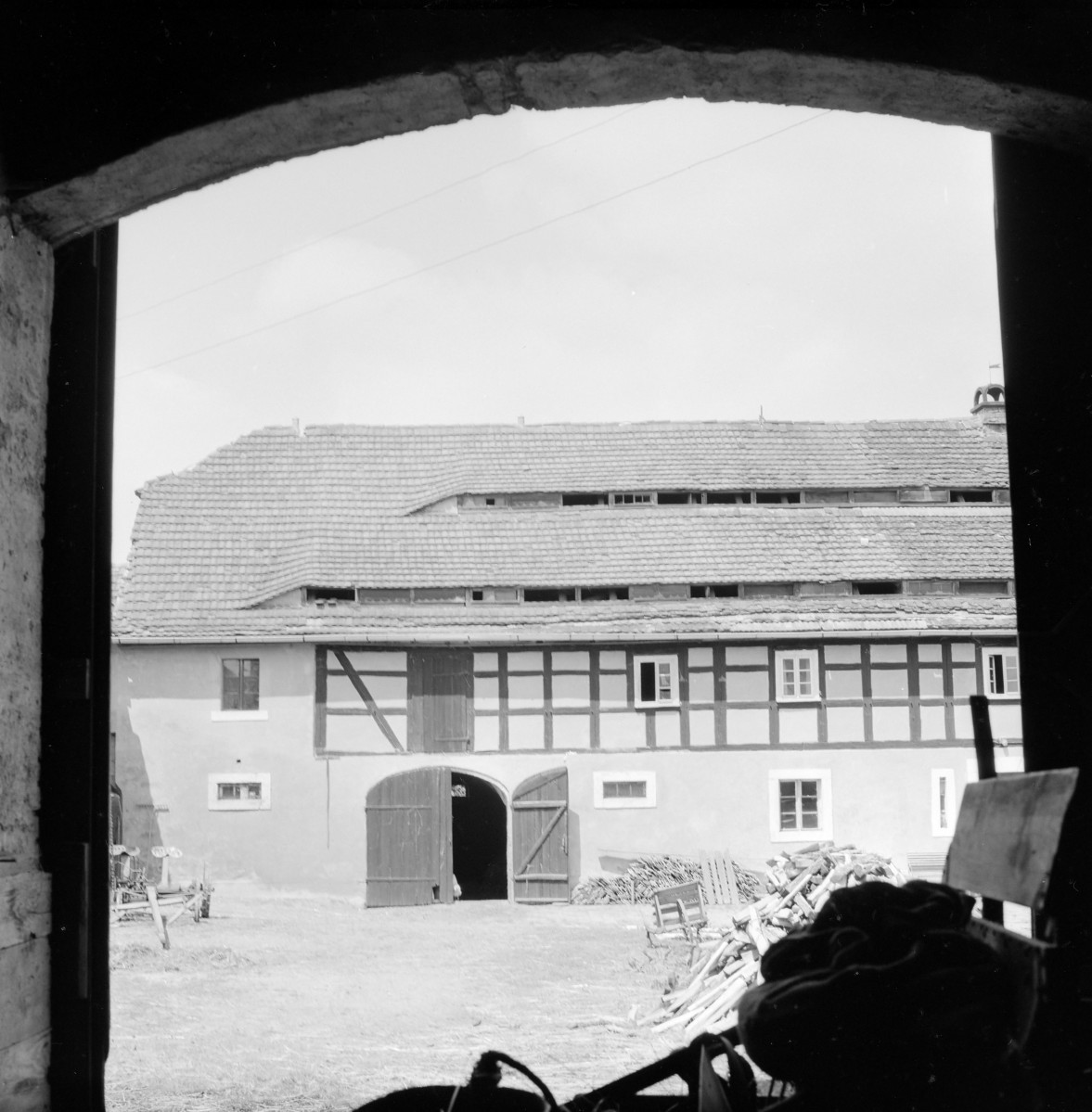 zespół zagrodowy - dom nr. 6 / stodoła - elewacja frontowa - fragment, skan 1