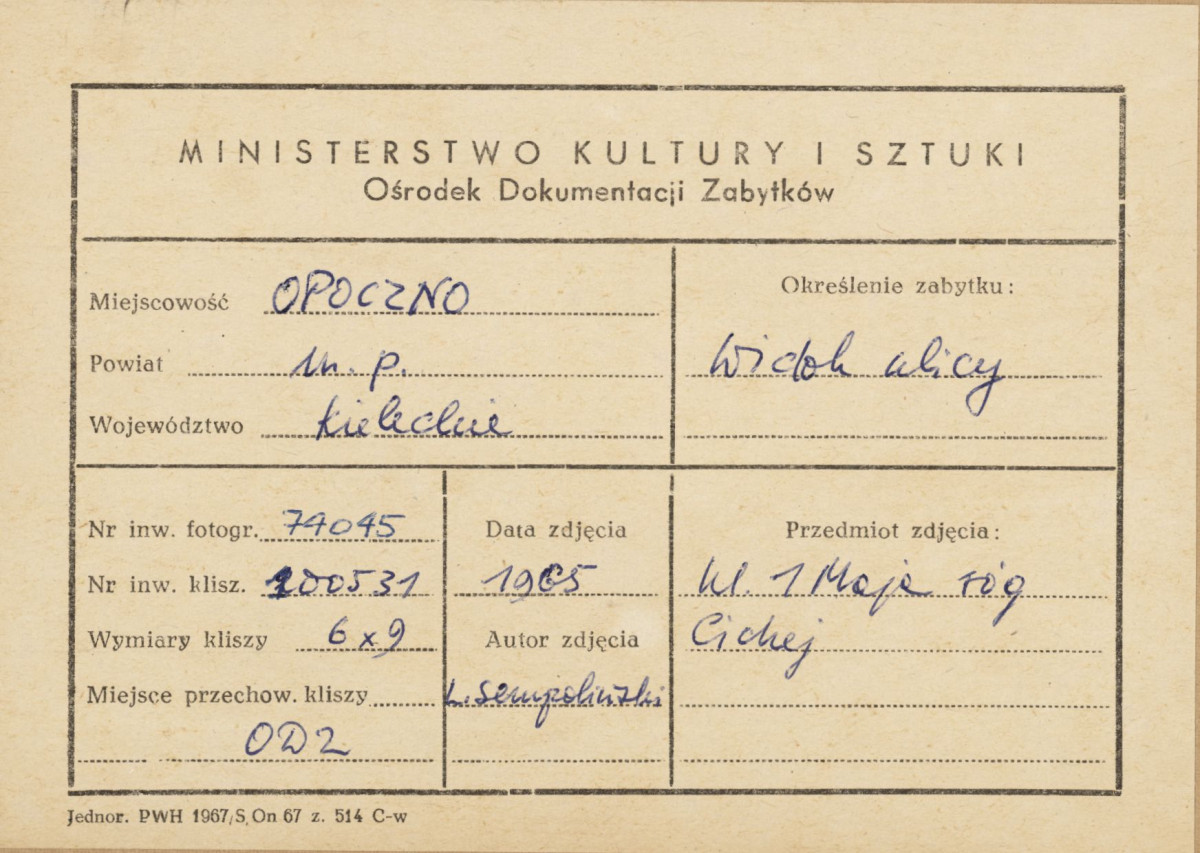 Miasto - ulica 1 Maja róg Cichej -  widok ogólny zabudowy - metryczka

 , skan 1