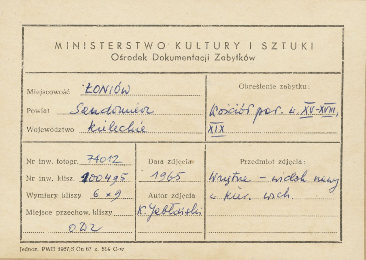 Kościół parafialny - wnętrze, widok na nawę  w kierunku prezbiterium - metryczka


, skan 1