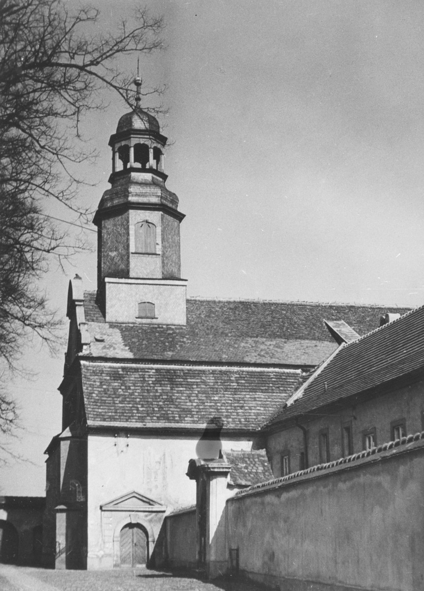 klasztor Bernardynów - kościół pw. śś. Jerzego i Wojciecha - elewacja południowa i frontowa - fragment, skan 1