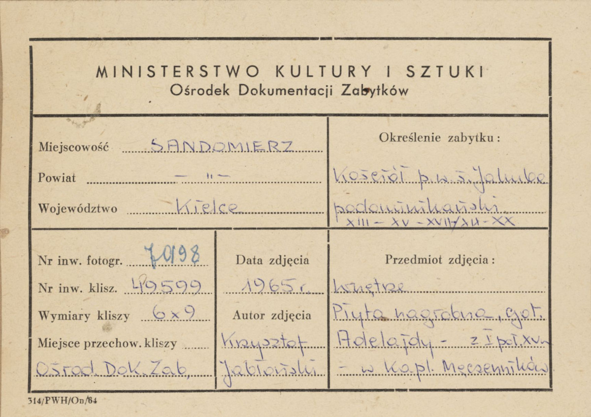 Zespół klasztorny Dominikanów - kościół, wnętrze, widok na płytę nagrobną Adelajdy w kaplicy Męczenników - metryczka, skan 1
