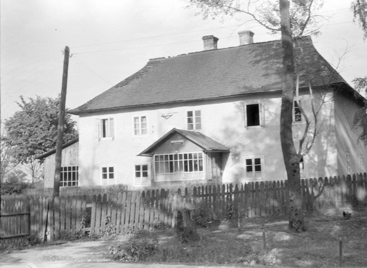dworek przy drodze do pałacu, skan 1
