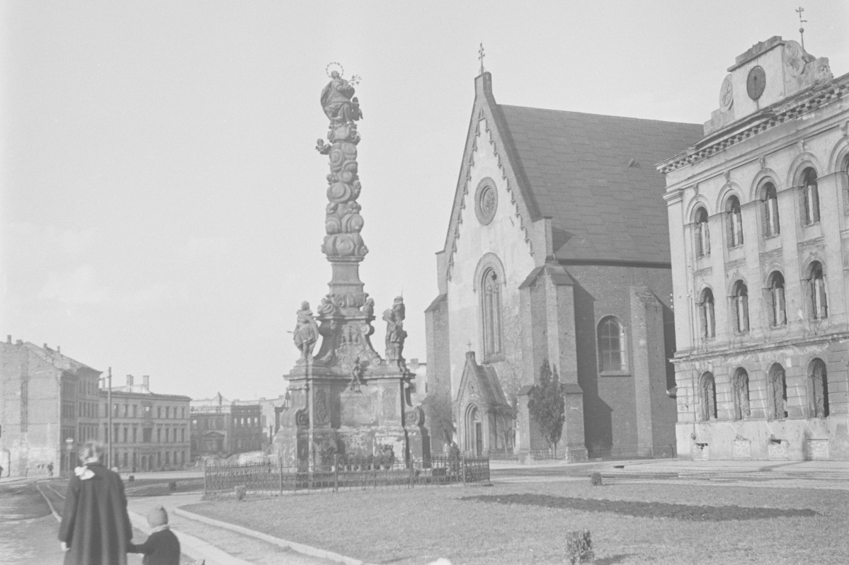rynek - kolumna Matki Bożej, skan 1