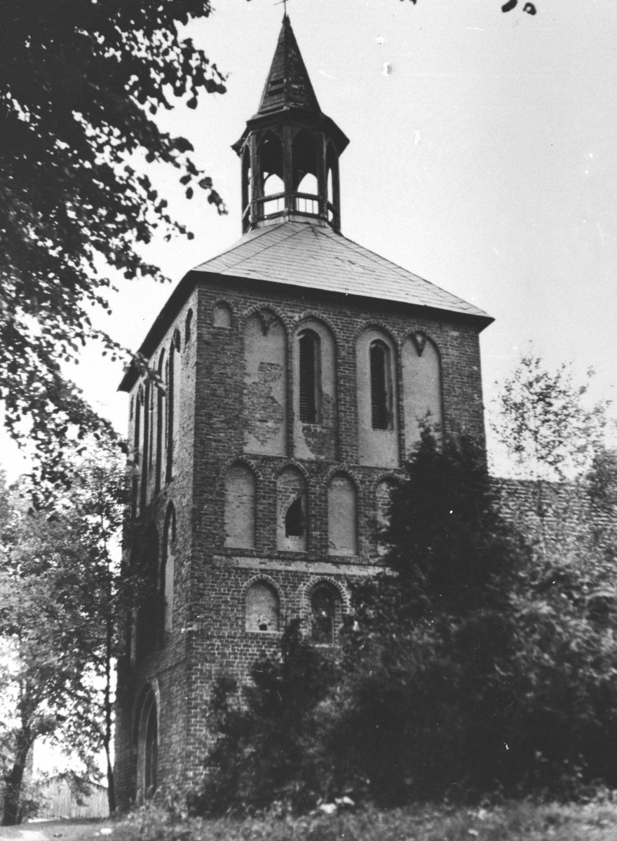 Kościół filialny Wniebowzięcia NMP - elewacja boczna, skan 1