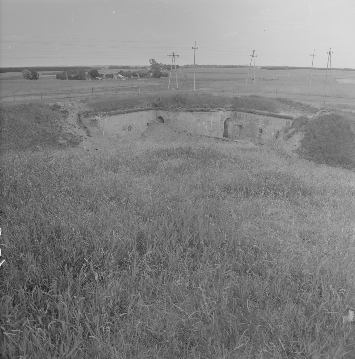 Twierdza Różan - fort nr. 1, kanoniera pomiędzy skarpami, skan 1