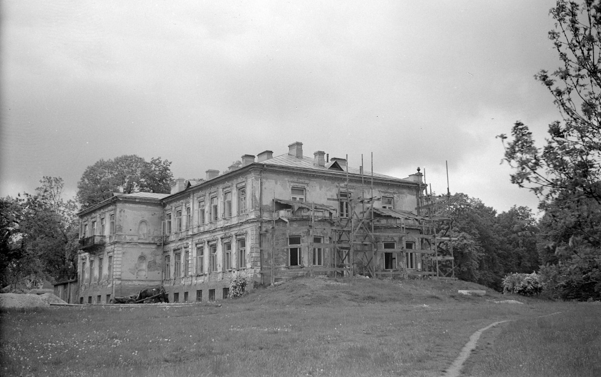 Pałac Lubomirskich - elewacja ogrodowa i boczna. Remont., skan 1