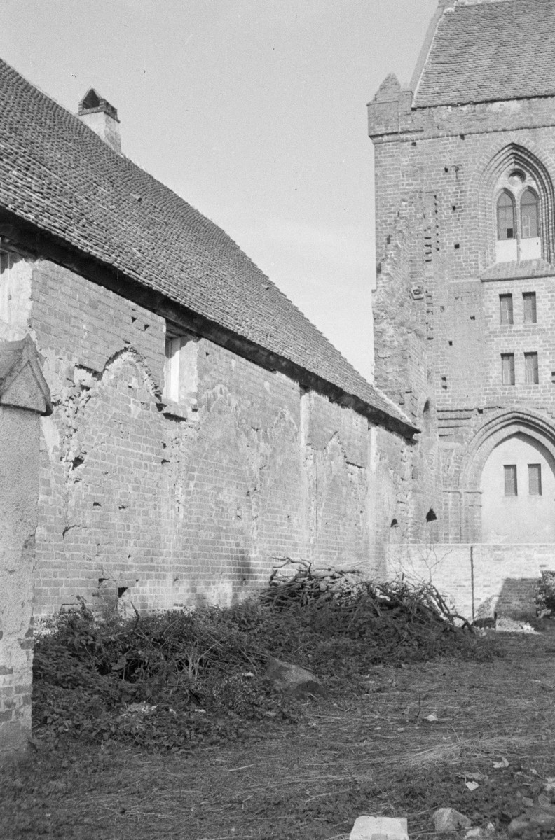 klasztor cysterski - dom konwersów, elewacja, skan 1