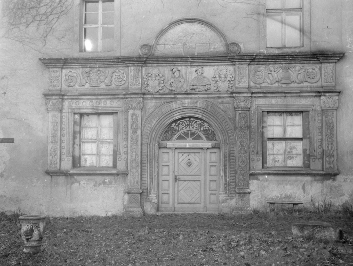 renesansowy portal na zamku Piastowskim w Chojnowie, skan 1
