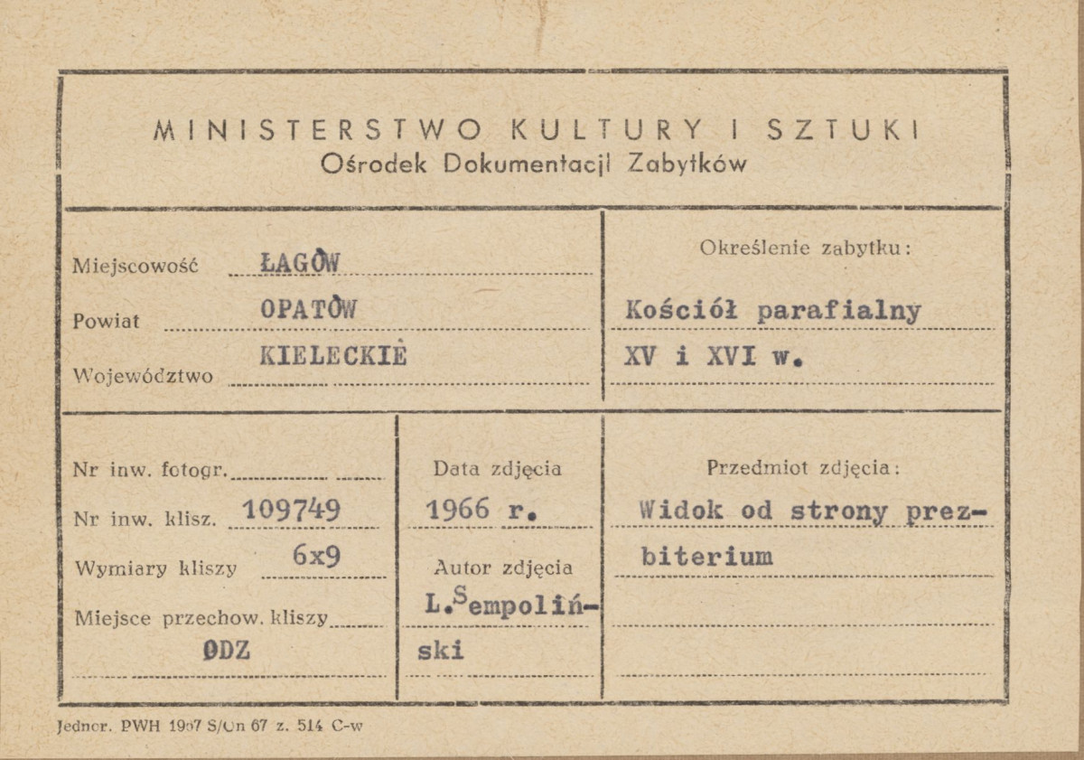 Kościół parafialny, widok zewnętrzny na prezbiterium - metryczka


, skan 1