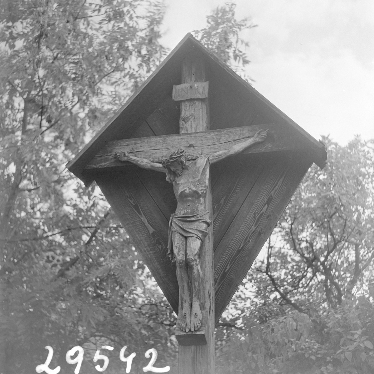 kościół parafialny - cmentarz, krzyż , skan 1