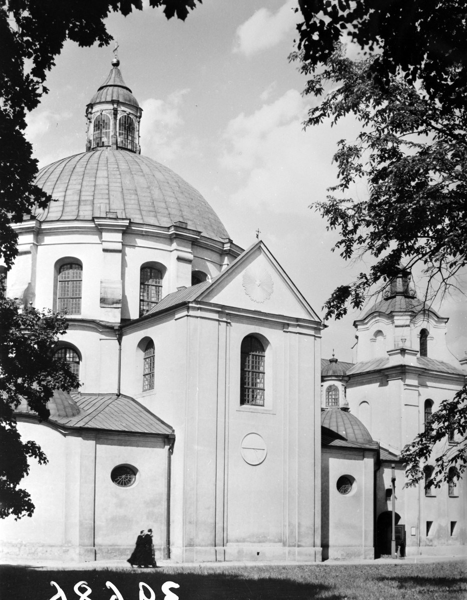 Klasztor Kanoników Regularnych - elewacja frontowa, skan 1