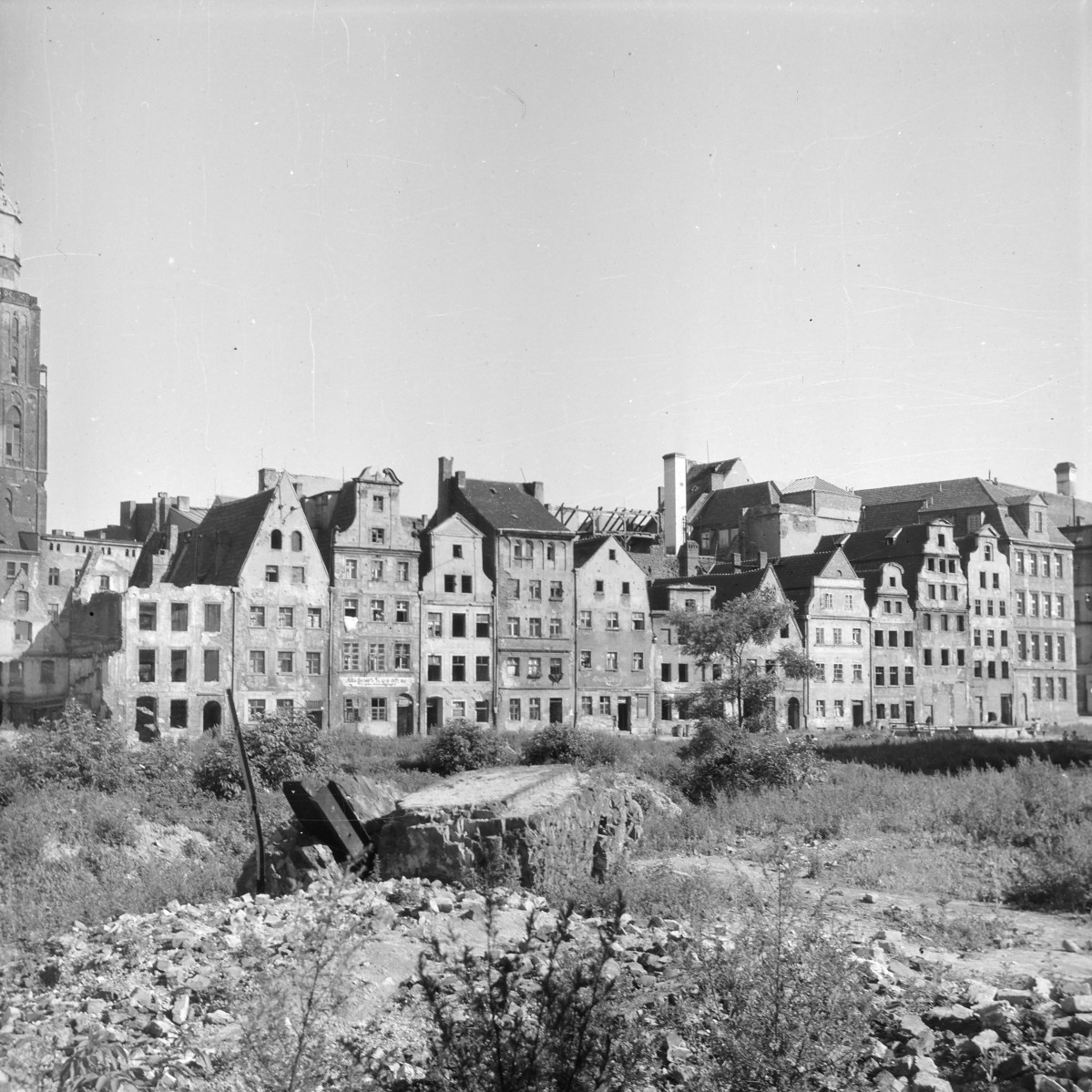 Pierzeja wschodnie. Elewacje kamienice. Widok ogólny., skan 1