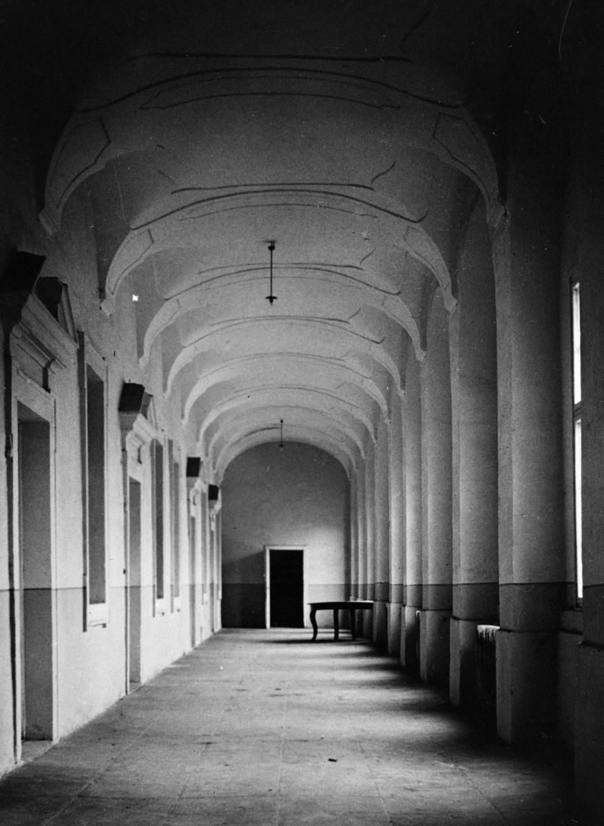 zespół zamkowo - pałacowy - wnętrze - piętro I - korytarz, skan 1