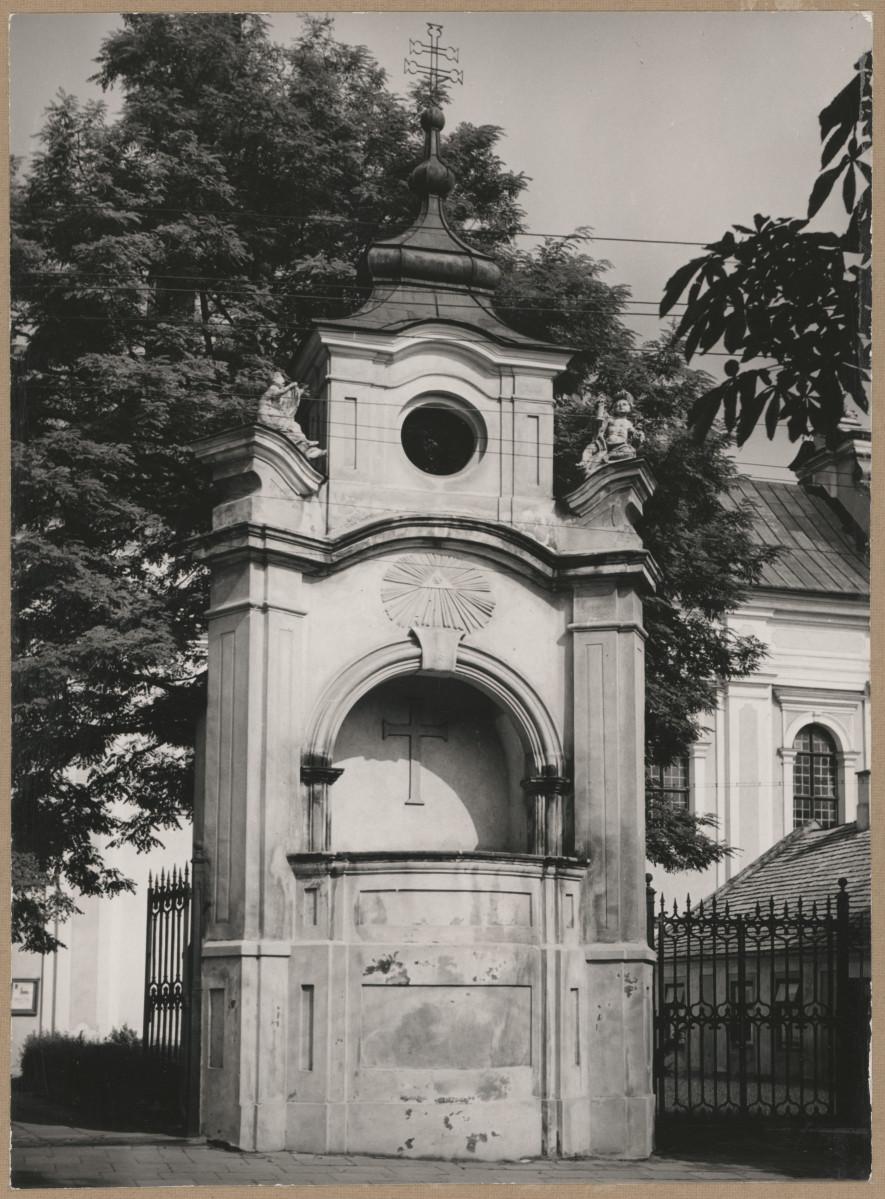 Zespół klasztorny ss. Benedyktynek - widok na kazalnicę , skan 1