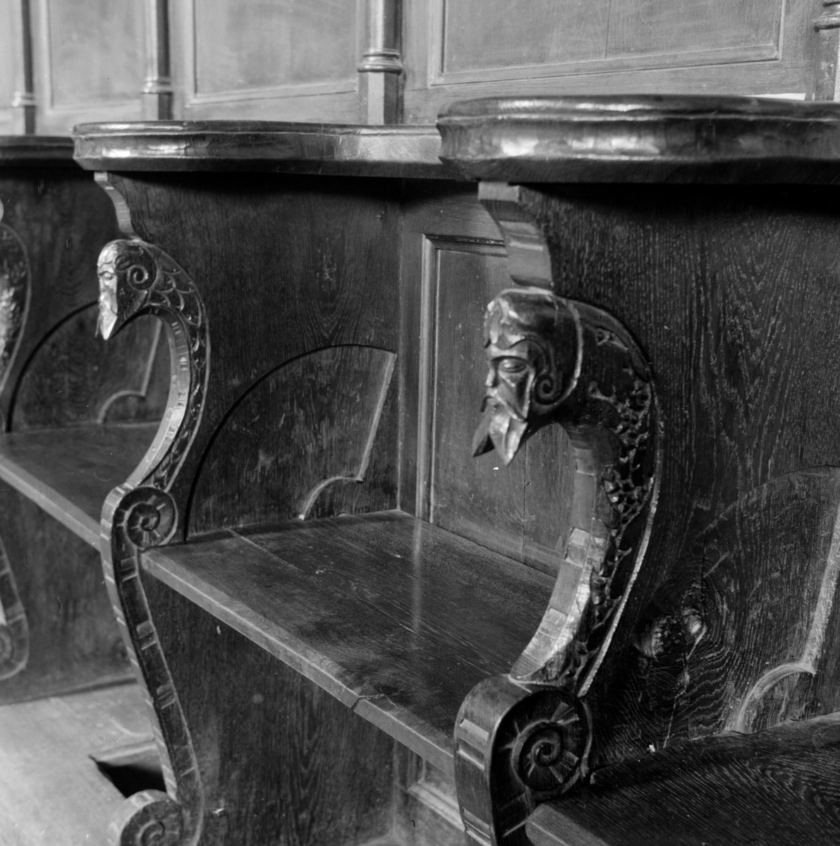kościół parafialny pw. św. Mikołaja, ob. Narodzenia Najświętszej Marii Panny - wnętrze, stalle, skan 1