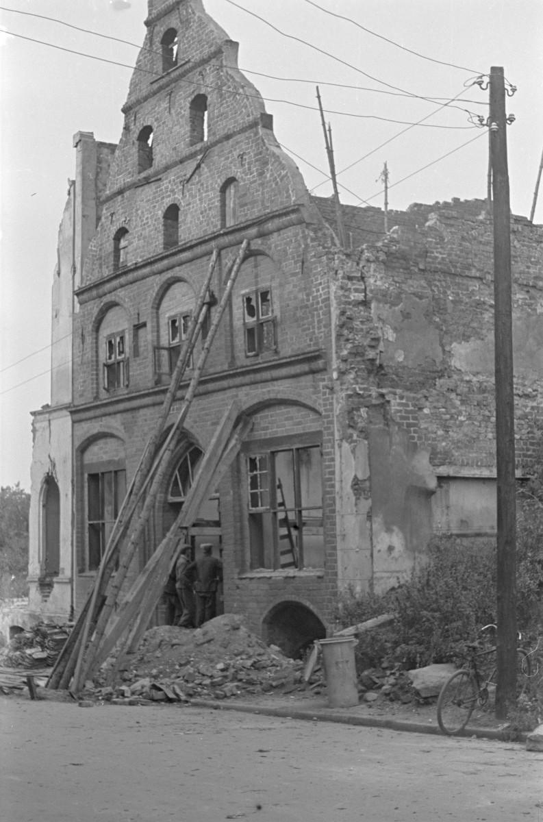 Dom Schliffenów - front, odbudowa, skan 1