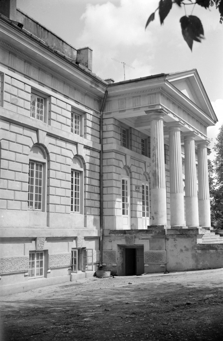 pałac Sobolewskich - elewacja frontowa, skan 1