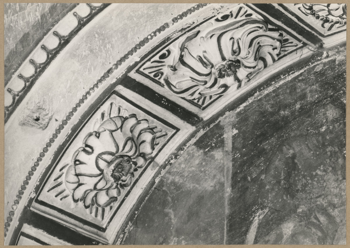 Kaplica Firlejów - dekoracja archiwolty wnęki płd., skan 1