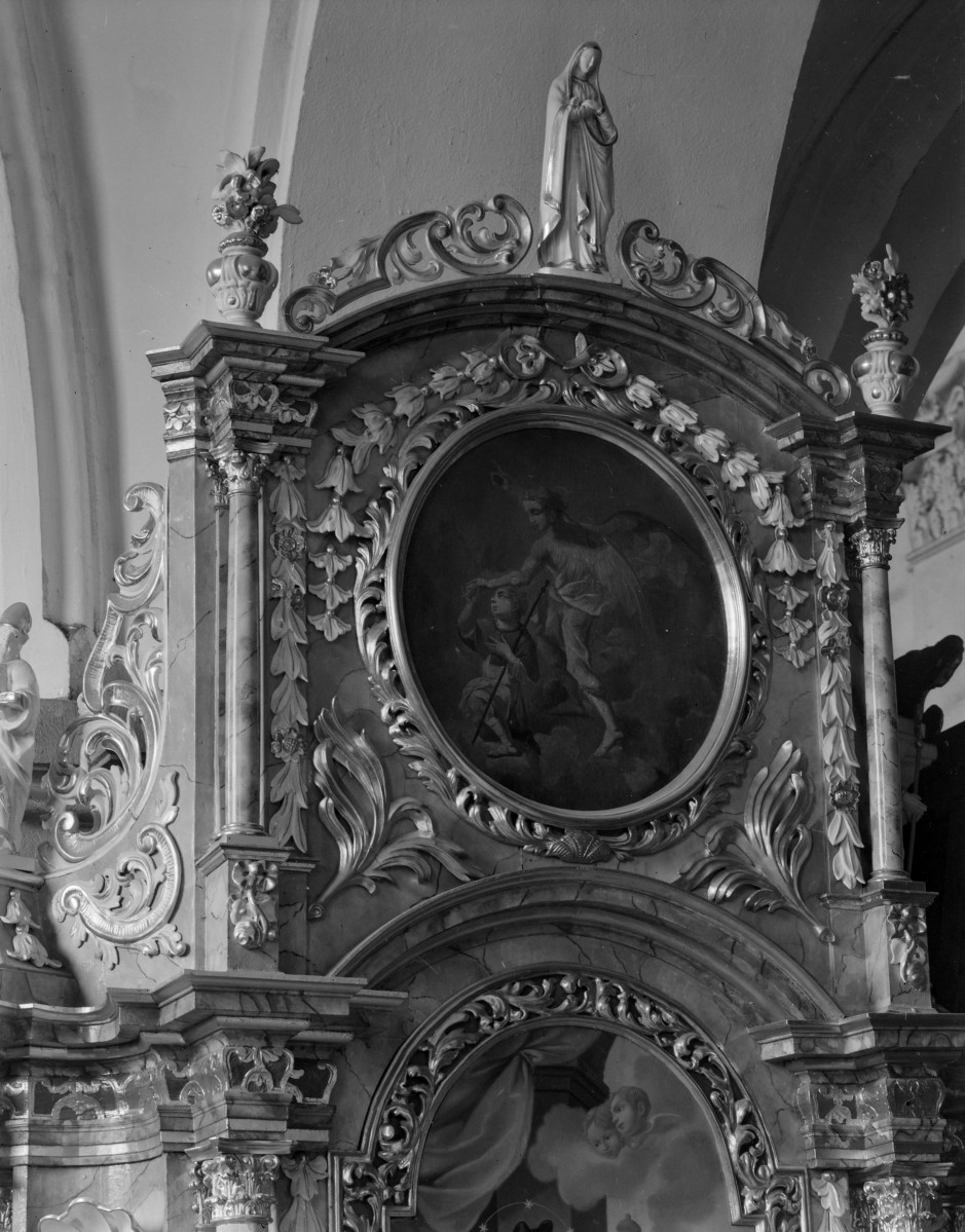 sanktuarium św. Jadwigi Śląskiej - kościół: barokowy ołtarz św. Jana Nepomucena,  szczyt, skan 1