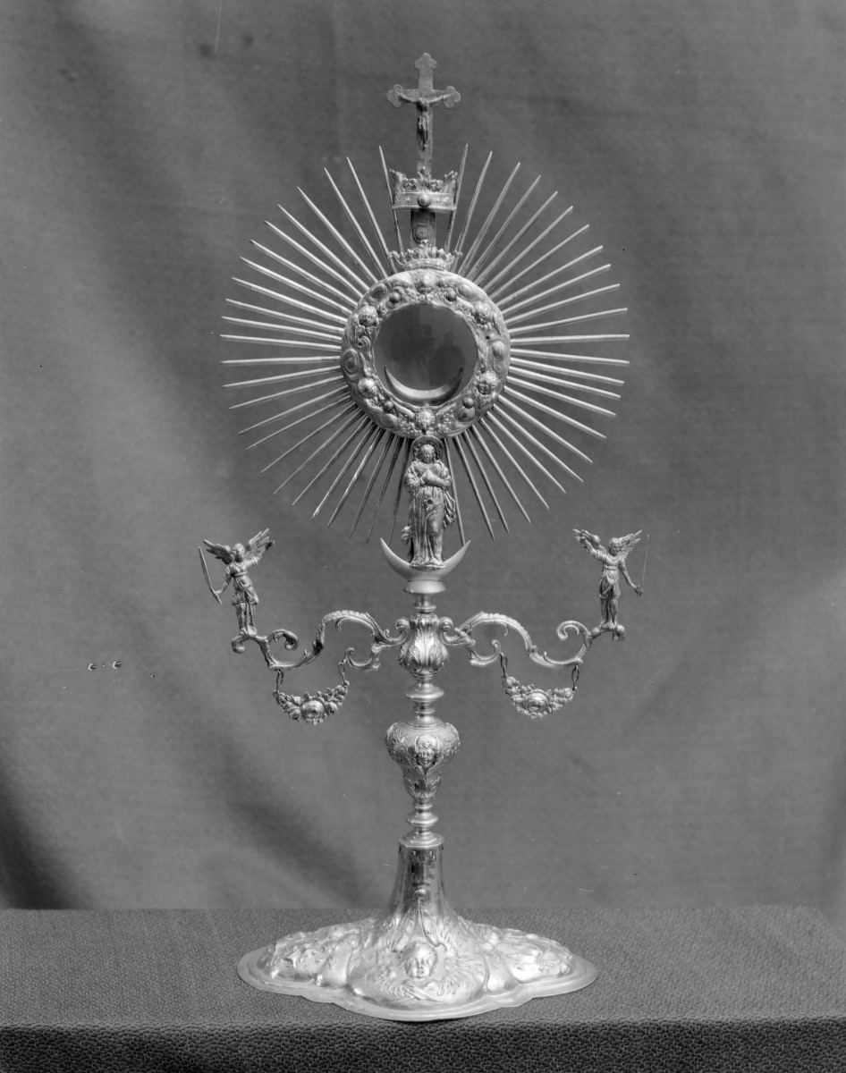 kościół pw. Wniebowzięcia Najświętszej Maryi Panny i św. Zygmunta - skarbiec katedralny - zbiory - monstrancja barokowa, skan 1