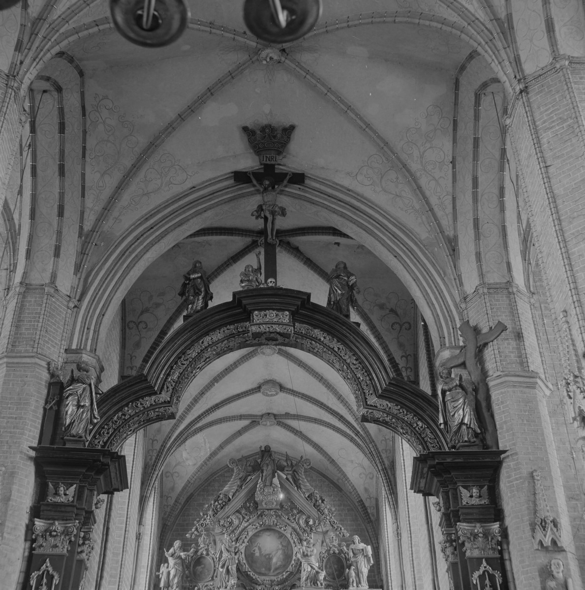 Kościół Wniebowzięcia Najświętszej Maryi Panny - wnętrze: tęcza, sklepienie , skan 1