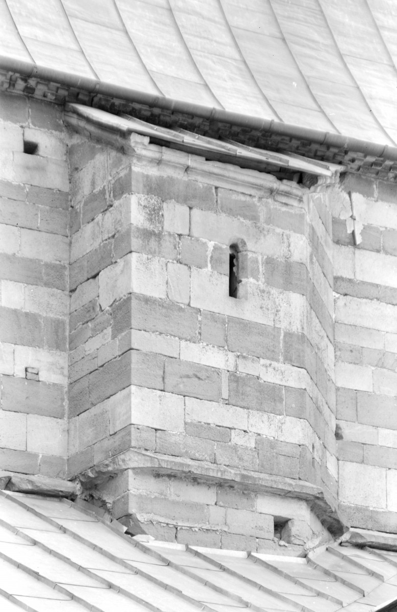 klasztor Cystersów, kościół Św. Floriana - elewacja północna, wykusz zawierający klatkę schodową, skan 1