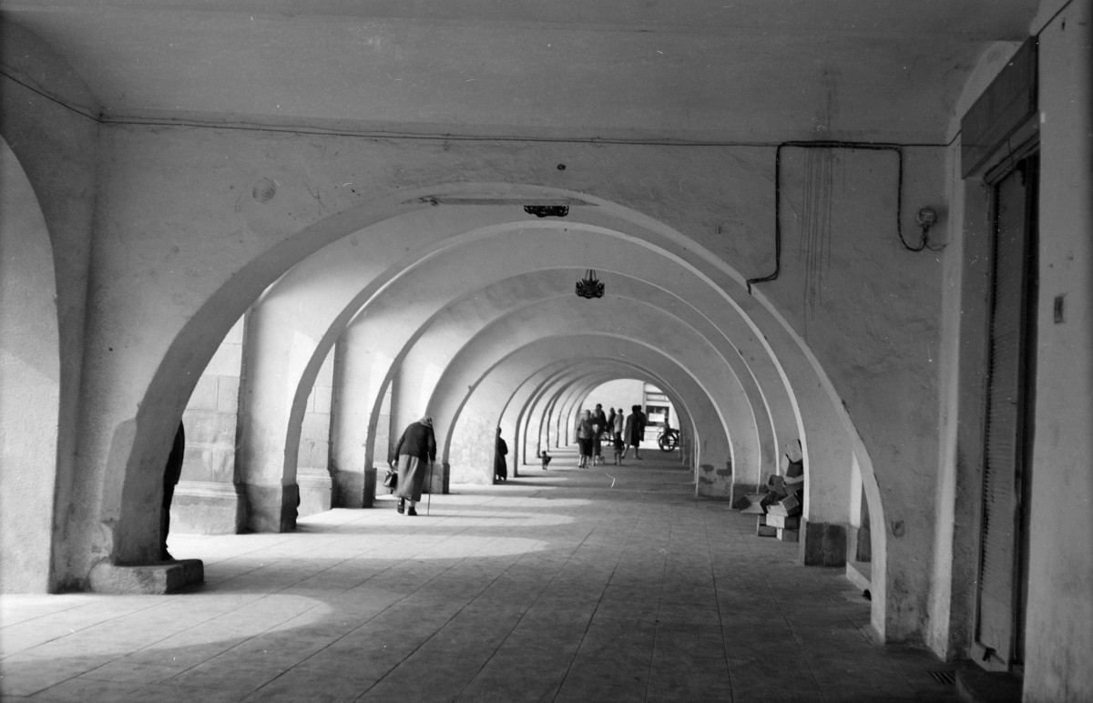 Kamienica i jej podcienie., skan 1