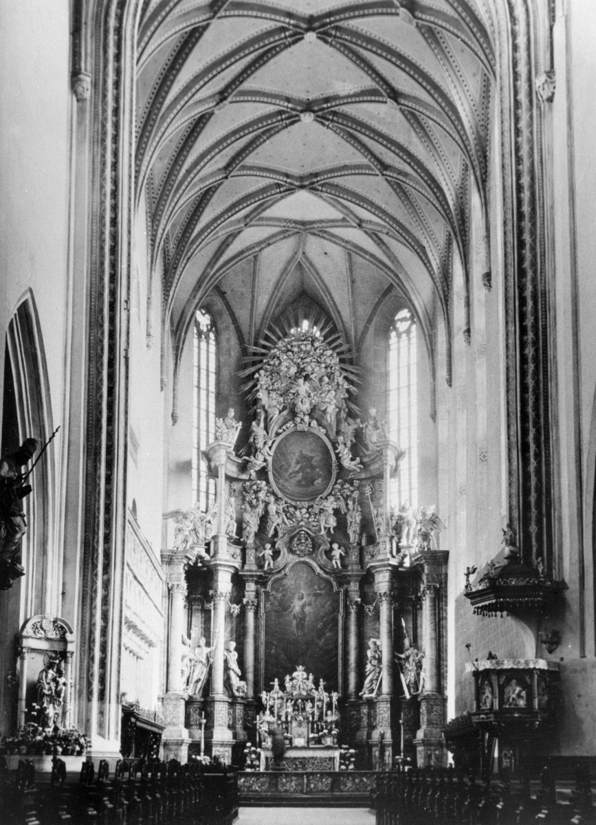 kościół pw. św. Erazma i św. Pankracego - wnętrze - nawa główna - prezbiterium - ołtarz główny, skan 1