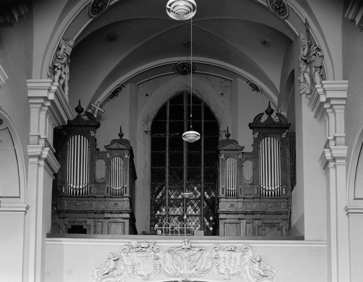 kościół pw. Wniebowzięcia Najświętszej Maryi Panny i św. Mikołaja - wnętrze - nawa główna - organy, skan 1