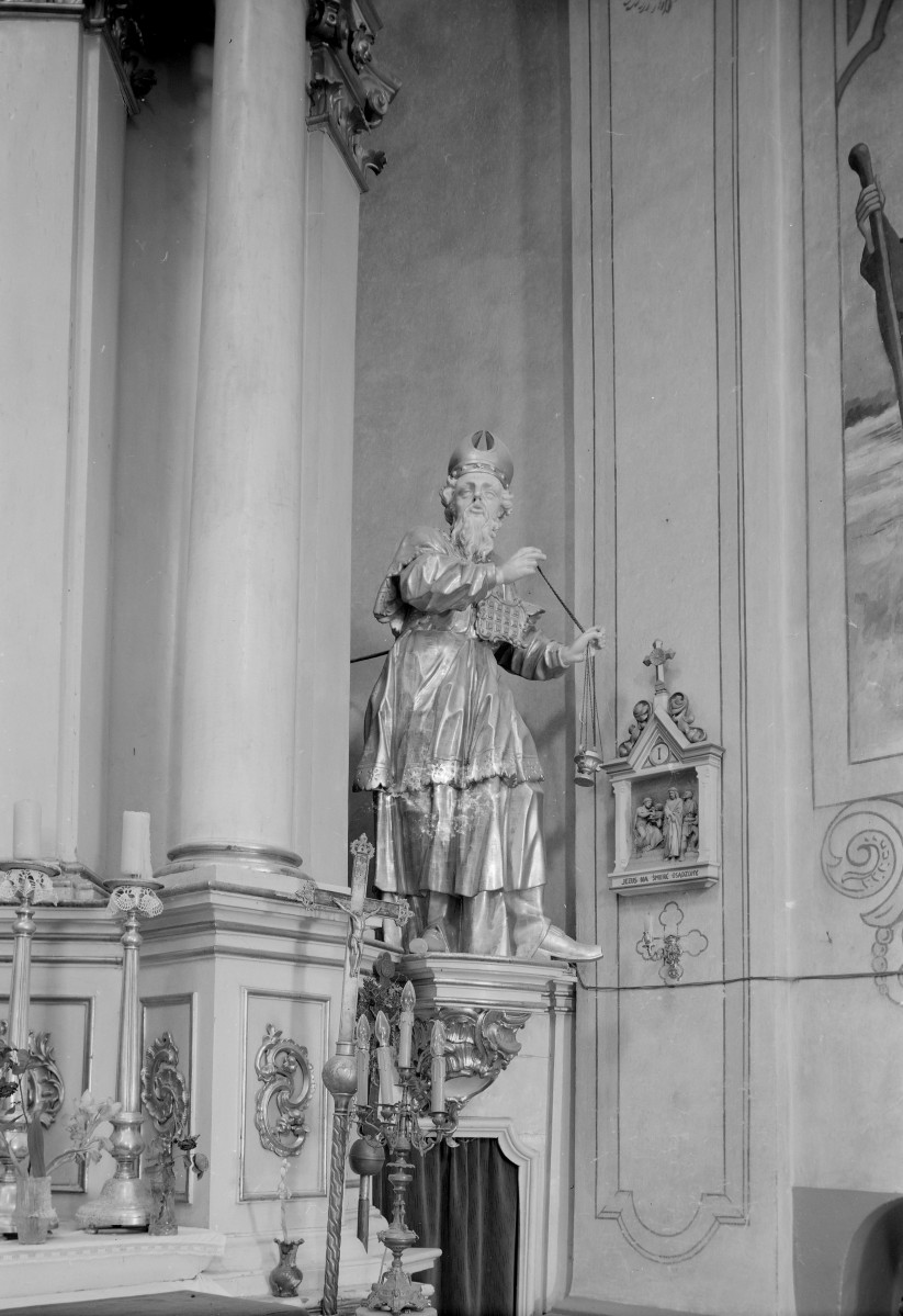 Kościół Niepokalanego Poczęcia Najświętszej Maryi Panny - wnętrze: rzeźba z ołtarza głównego, skan 1