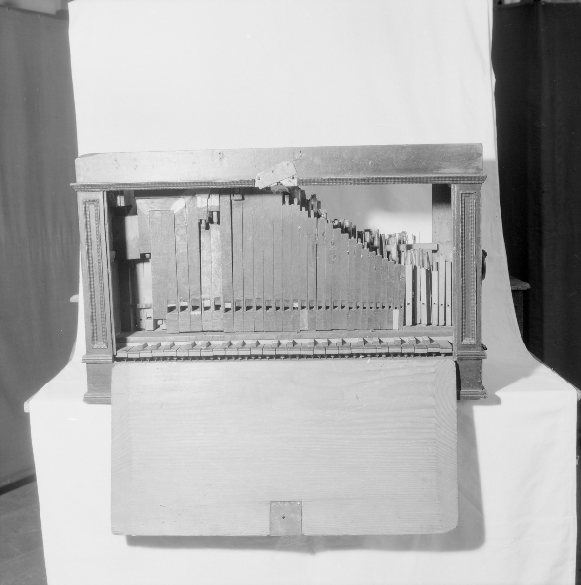 Klasztor ss. Klarysek - pozytyw szkatulny, detale, zespół dźwiękowy, , skan 1