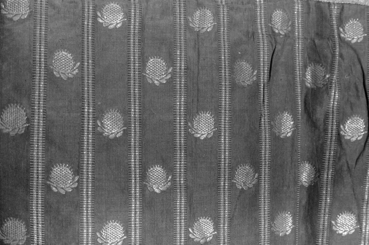 Skarbiec Katedralny - Kapa. Francja. 1780. Fragment tkaniny., skan 1