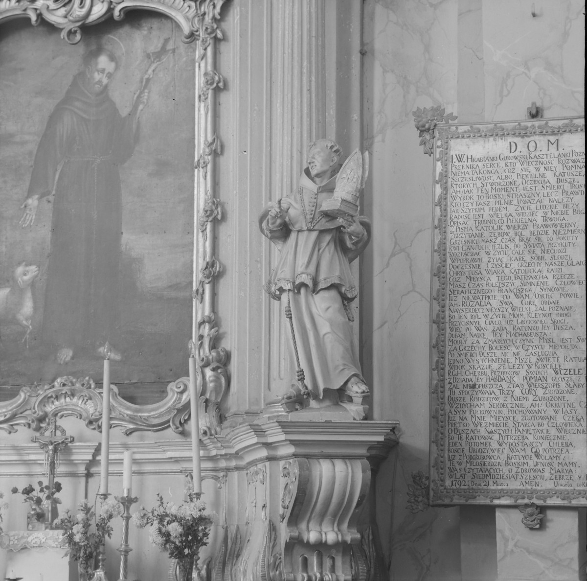 kościół św. Józefa - wnętrze: ołtarze boczne, obraz oraz figura świętego, skan 1