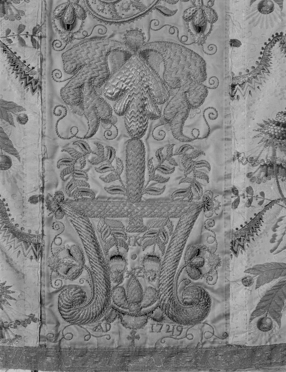 klasztor Benedyktynek - zbiory - ornat - fragment, skan 1