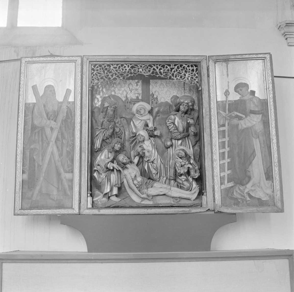 kościół pw. Świętego Krzyża i św. Bartłomieja - wnętrze: tryptyk w nawie lewej, skan 1