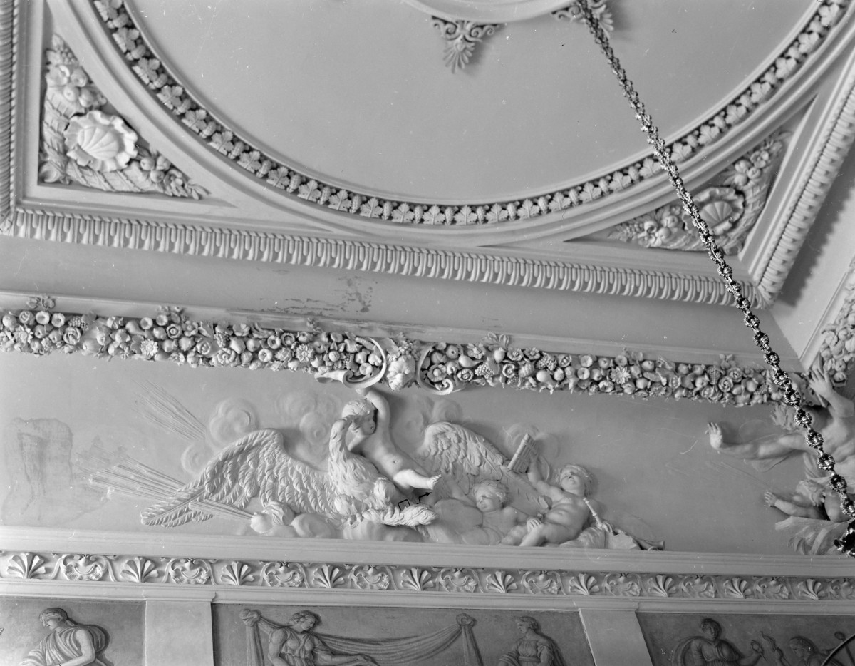 założenie pałacowo-ogrodowe - wnętrze: korpus główny, wielka sień, faseta - fragment, skan 1