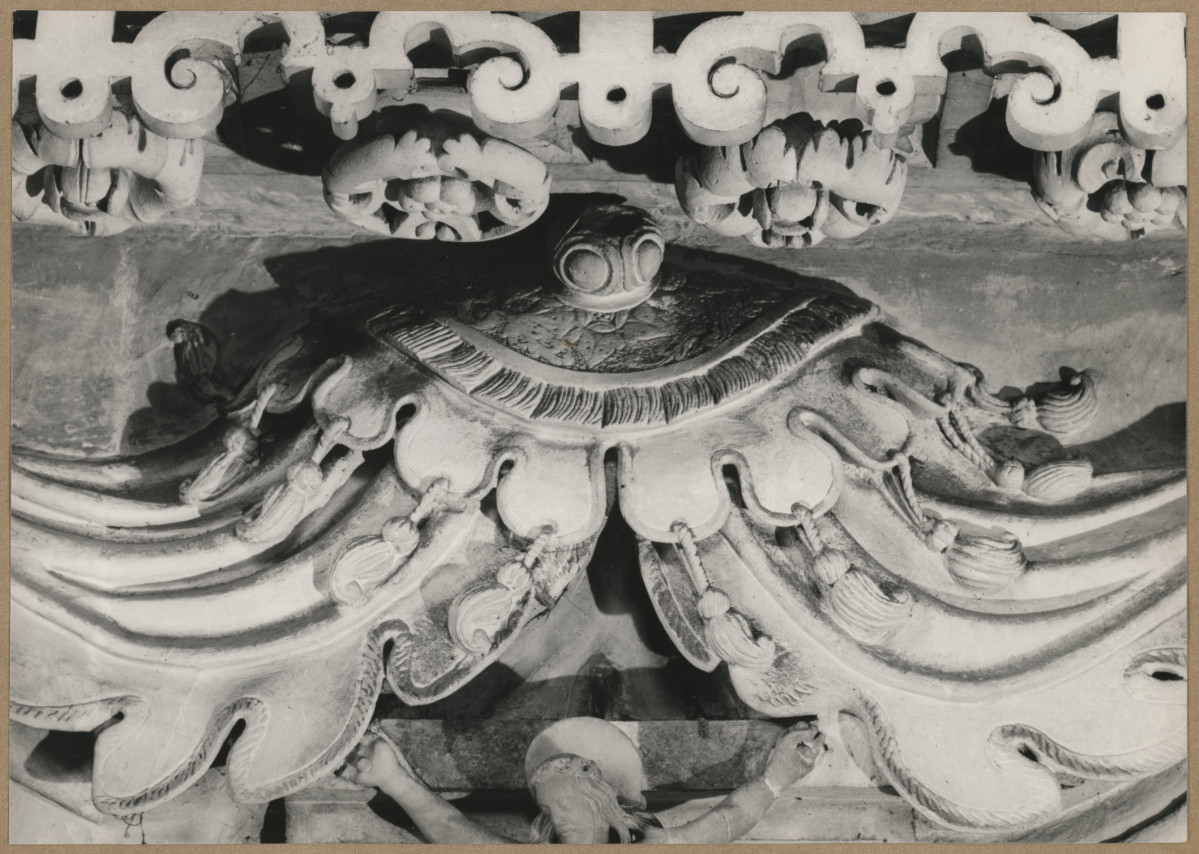 Kaplica Firlejów - fragment nagrobka, skan 1