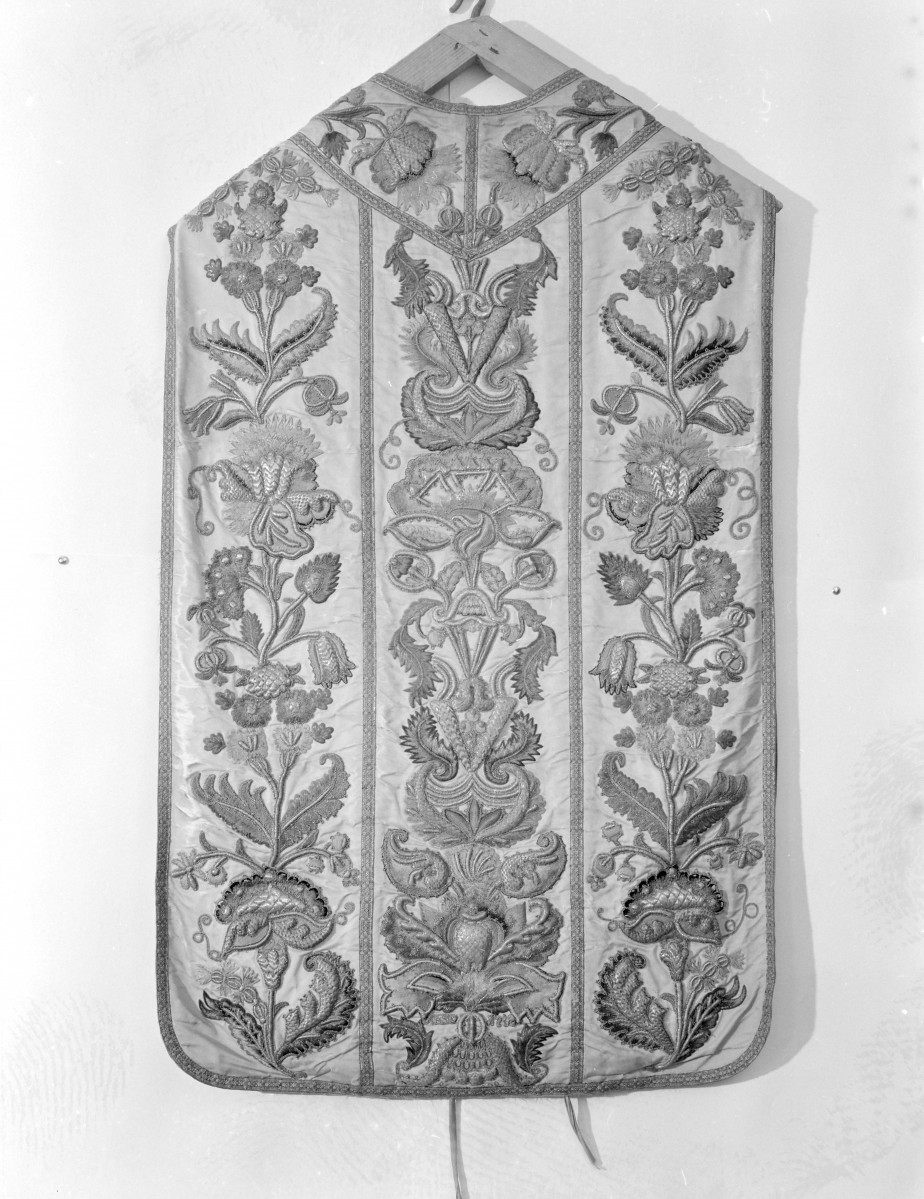 klasztor Benedyktynek - zbiory - ornat, skan 1