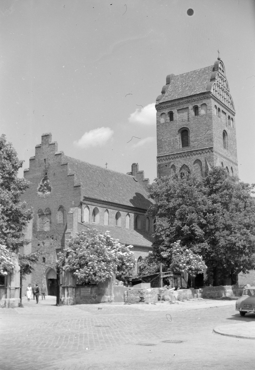 kościół N.N.M.P i dzwonnica, skan 1