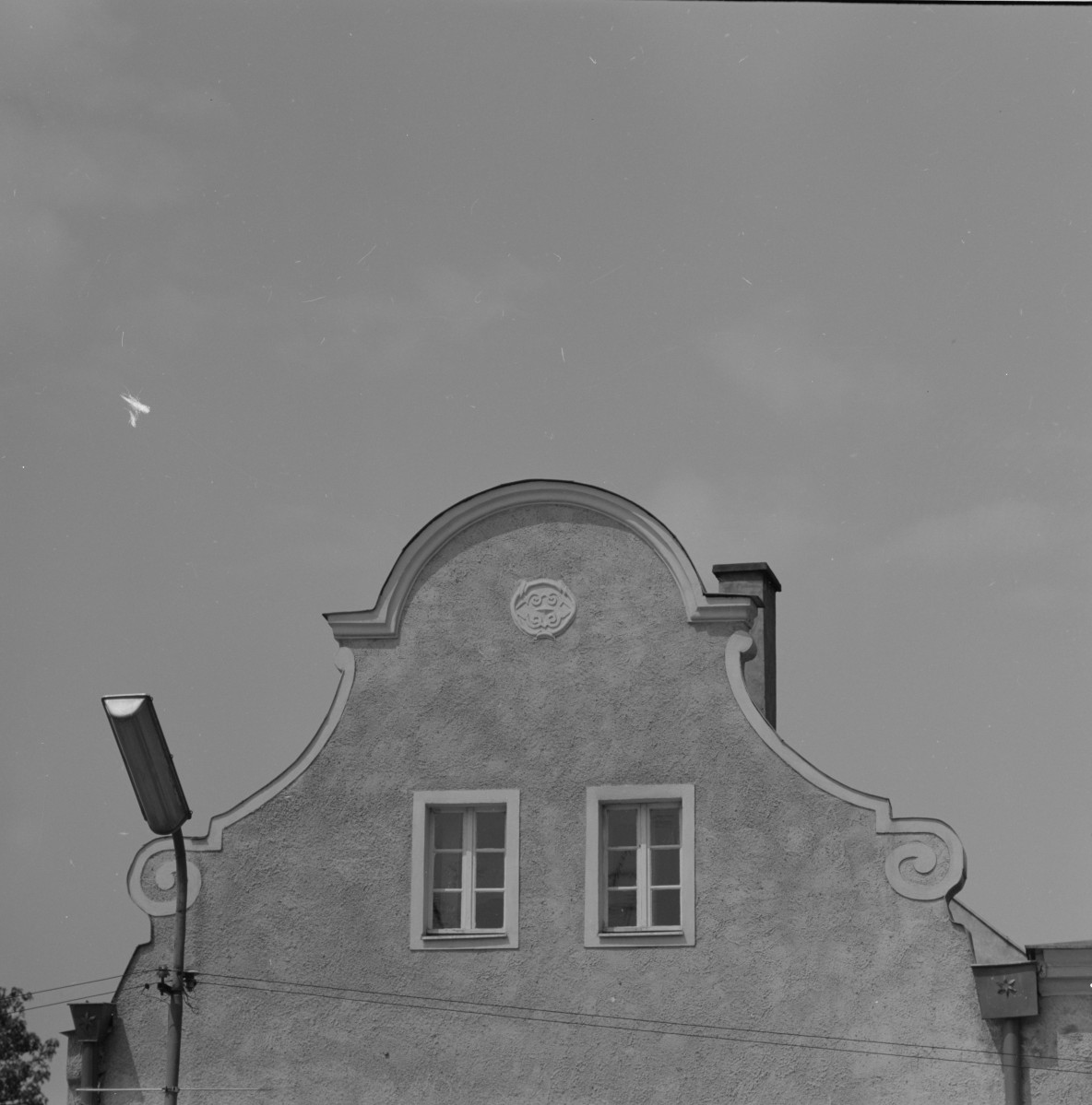 dom mieszkalny - elewacja frontowa - szczyt, skan 1