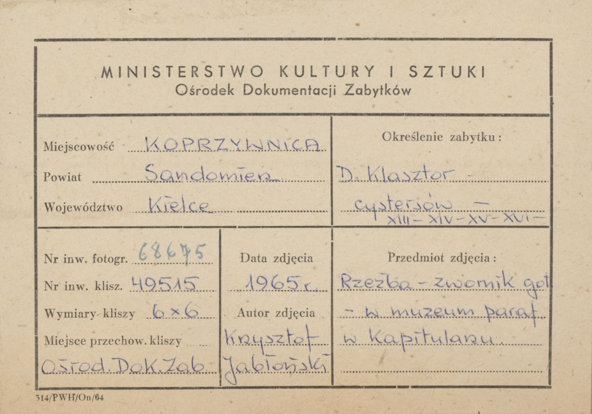 Zespół klasztorny - detal architektoniczny - zwornik z płaskorzeźbą - metryczka, skan 1